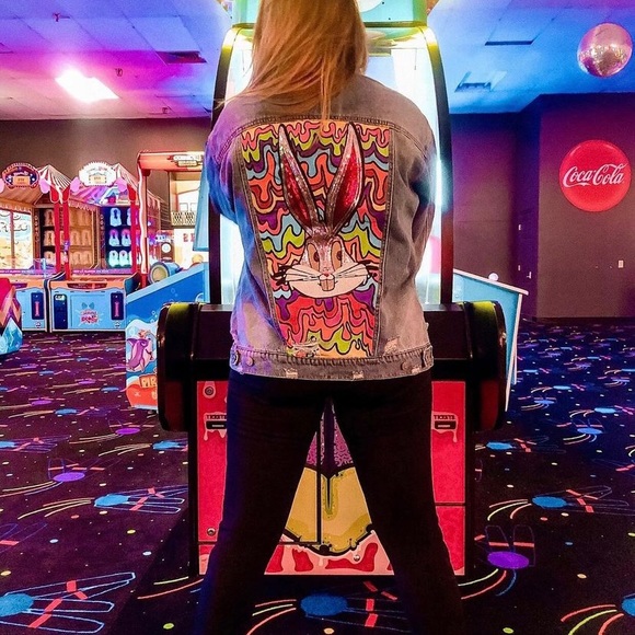 Hand-painted Bugs Bunny Jean jacket - Picture 1 of 4